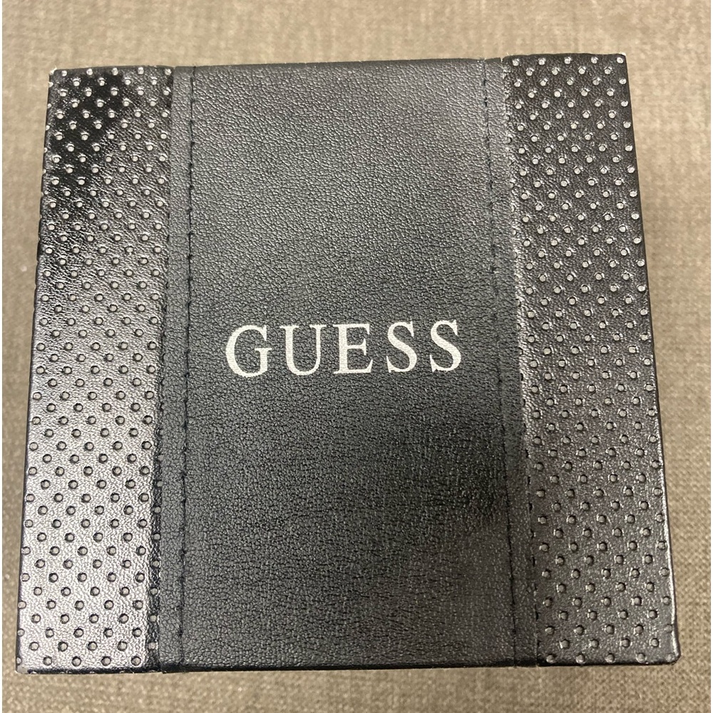 Pre-Owned Guess Watch. - Picture 2 of 2